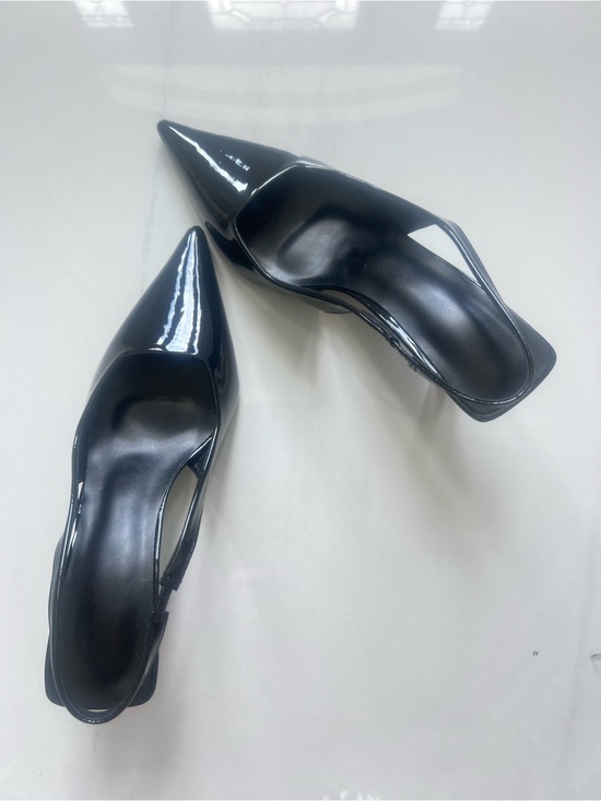 Shoes - NWT Black patent slingback kitten heels with a pointed-toe silhouette Size 38